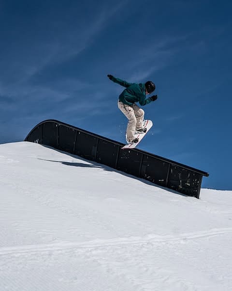 Customer @irinaruegg in Notorious B.I.B W Snowboard Broek Dames Sand