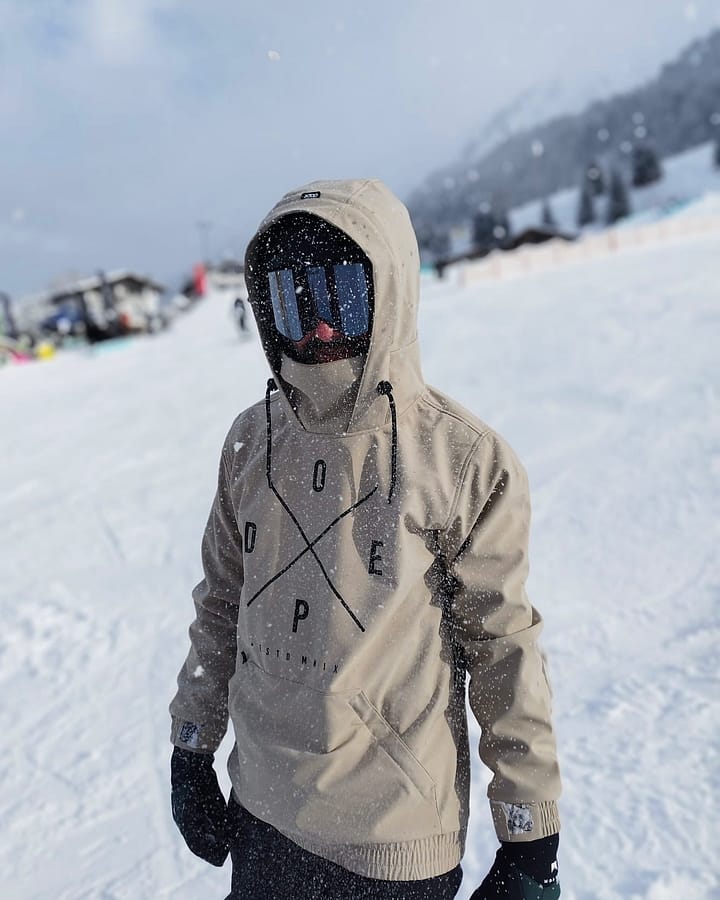 Customer @trap_nils in Yeti Snowboard Jacket Men 2X-Up Sand