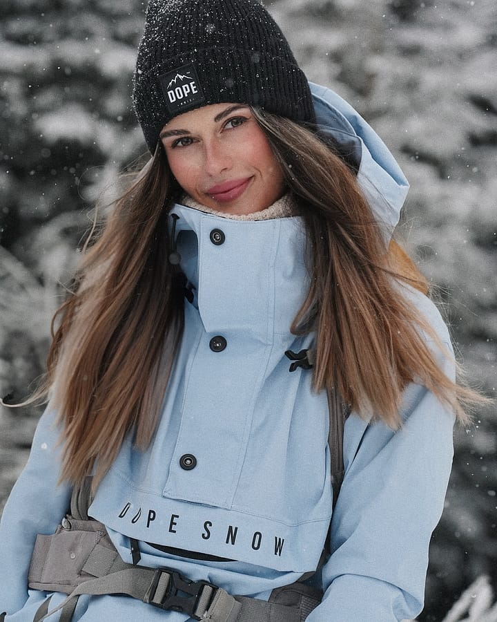 Customer @kamila_novak in Legacy W Snowboard Jacket Women Light Blue