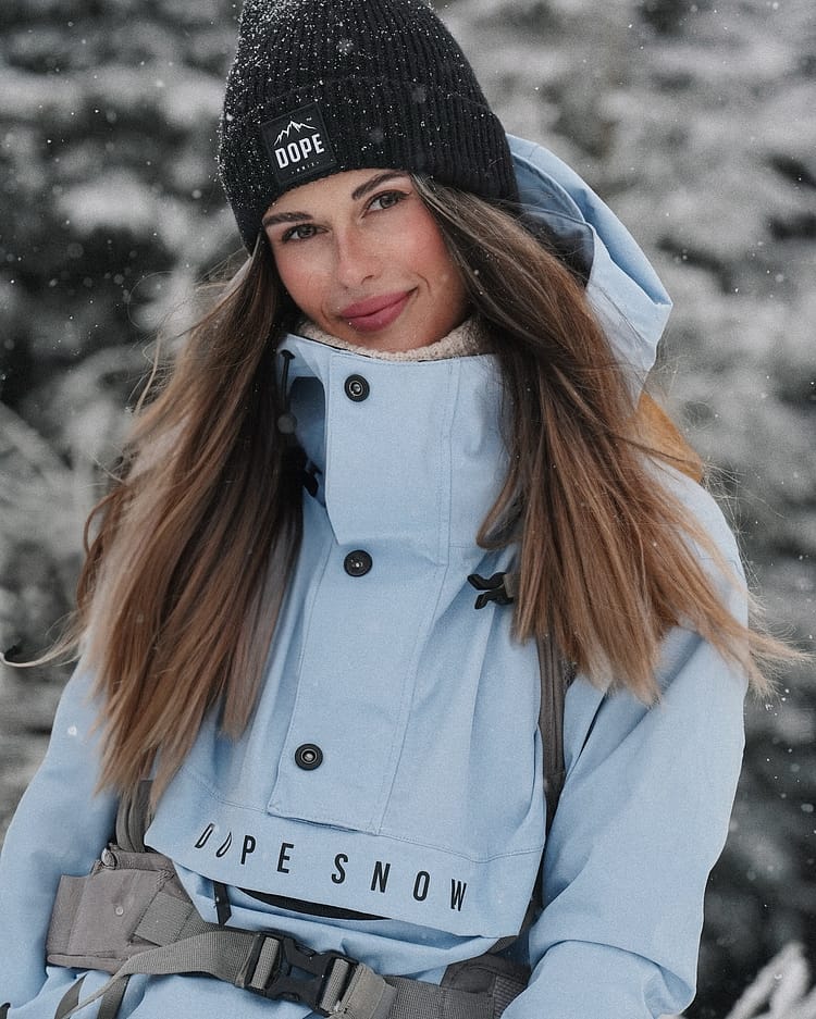 Customer @kamila_novak in Legacy W Snowboardjacka Dam Light Blue