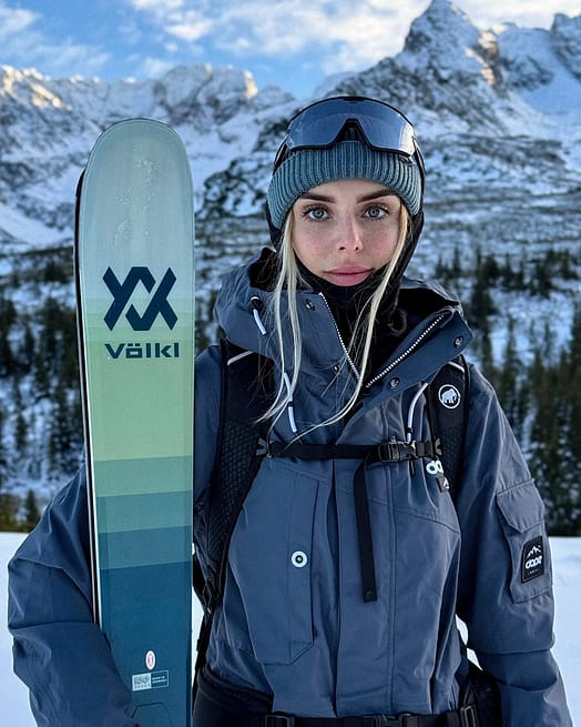 Customer @xagnr in Adept W Ski Jacket Women Metal Blue