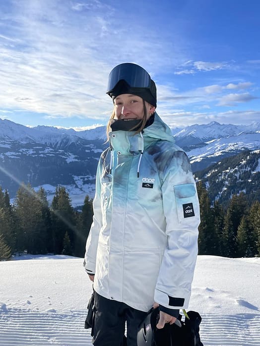Client @irinaruegg dans Adept W Veste de Ski Femme Surf
