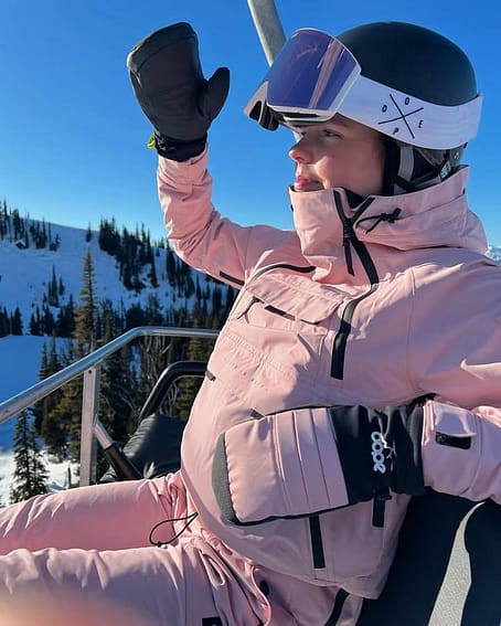 Cliente @juliavanpoecke in Akin W Giacca Snowboard Donna Soft Pink Renewed