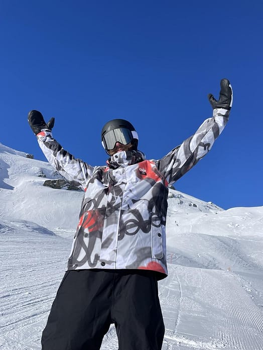 Kunde @seb.on.snow in Adept Snowboardjacke Herren Spray Black Red