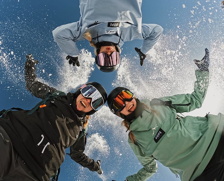 Customer @ronja_23o5 in Blizzard W Snowboard Jacket Women Faded Green