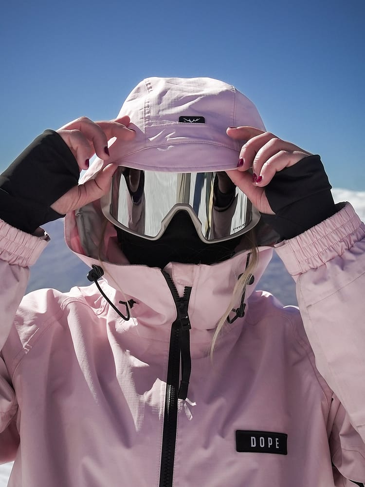 Customer @melinamerkhoffer wearing Dope Spartan W Snowboard Jacket Soft Pink