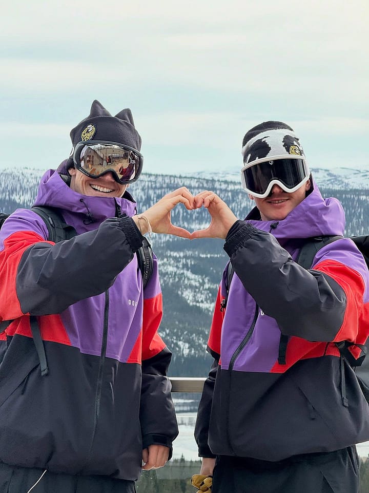 Client @baumgartner_sam dans Spartan Veste Snowboard Homme Sport Vivid Purple/Red/Black Renewed