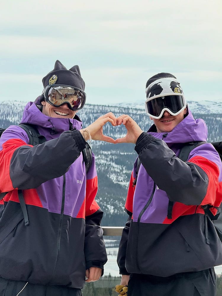Customer @lukas.muellauer wearing Dope Spartan Snowboard Jacket Vivid Purple/Red/Black
