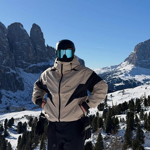Customer @alessandro.valerio7 in Spartan Snowboard Jacket Men Spike Sand/Black