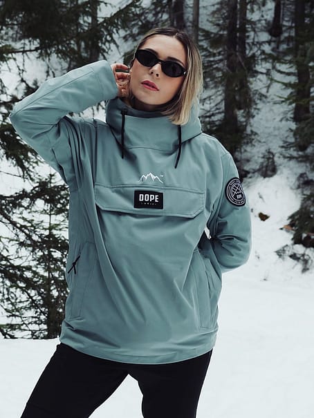 Customer @jade_gainaja.ifbbpro in Blizzard W Snowboard Jacket Women Faded Green