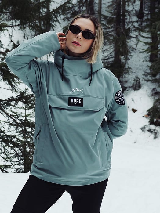 Customer @jade_gainaja.ifbbpro in Blizzard W Snowboard Jacket Women Faded Green