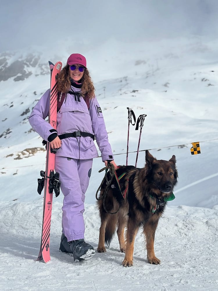 Nuestro colega @mountainlifewithbb luciendo el Dope Annok W Snowboard Jacket Faded Violet