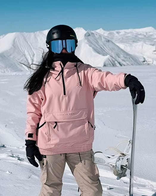 Customer @uljana.smnv in Iconic W Snowboard Pants Women Sand