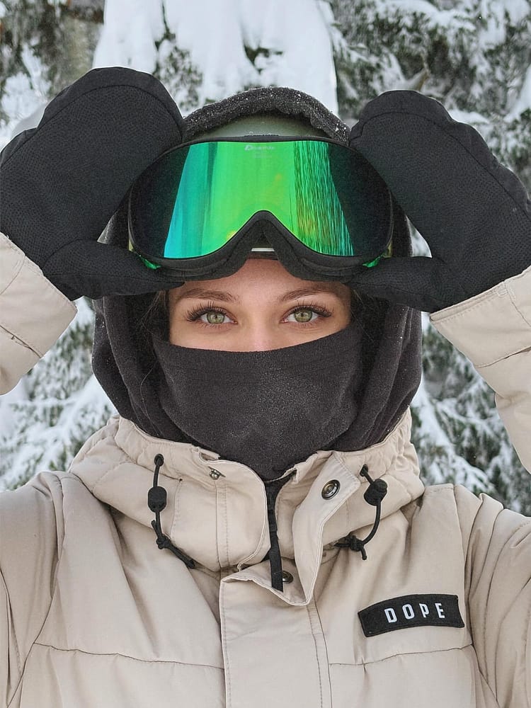 Customer @sarahsmii wearing Dope Puffer W Full Zip Snowboard Jacket Sand