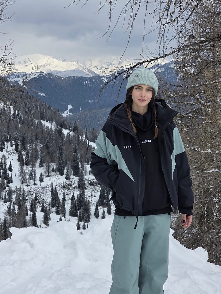 Client @annalisaianderca dans Spartan W Veste Snowboard Femme Spike Black/Faded Green