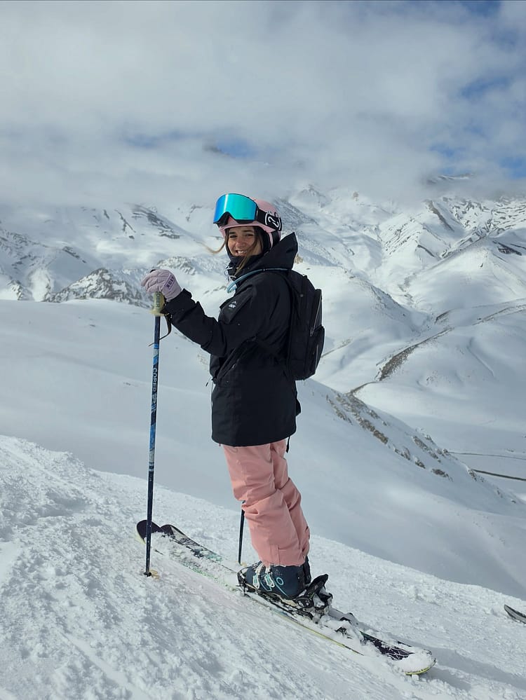 Customer @ju.espinosa wearing Dope Adept W Snowboard Jacket Blackout