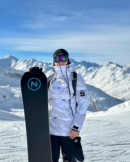 Customer @tilabov17 in Akin Snowboard Jacket Men Grey Camo