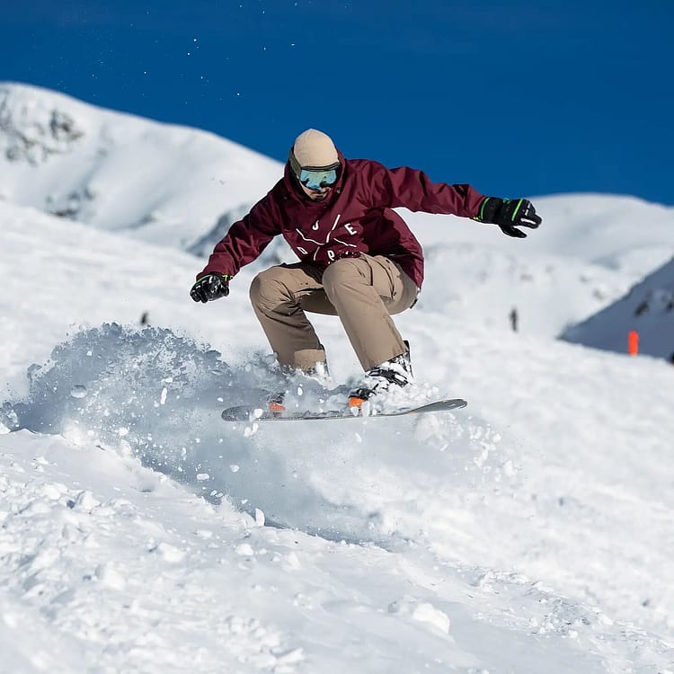 Customer @drxphotographie in Yeti Snowboard Jacket Men 2X-Up Burgundy