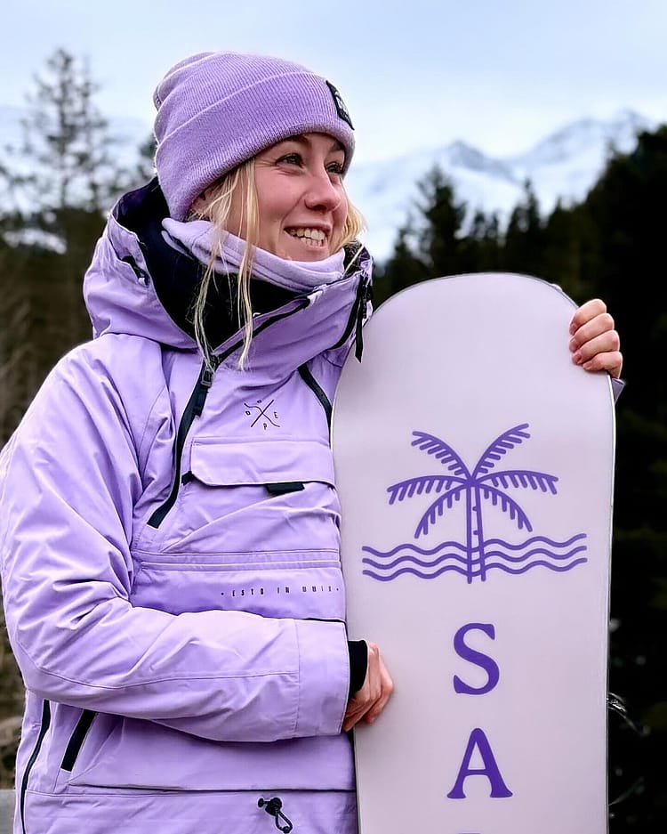 Customer @amalieboerch in Akin W Giacca Snowboard Donna Faded Violet