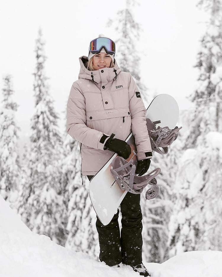 Customer @momentsby_annasofia in Puffer W 23 Snowboardjacka Dam Sand