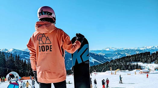 Klient @amyzaraaitken w Yeti W 21 Kurtka Snowboardowa Kobiety Rise Peach Renewed