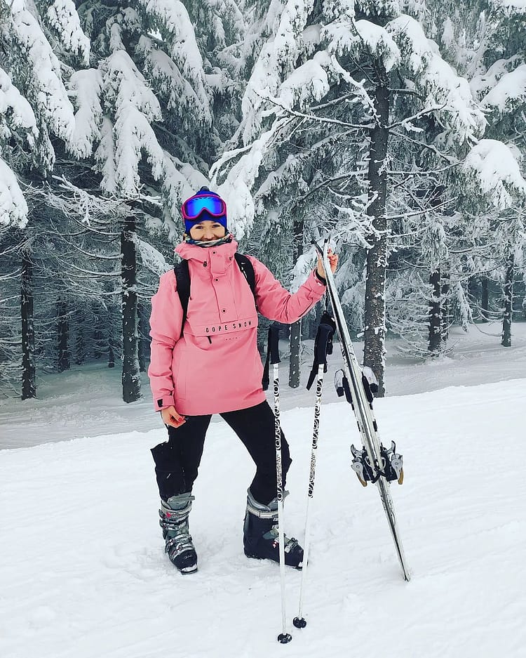 Customer @nikeckucerova in Legacy W 21 Chaqueta Snowboard Mujer Pink