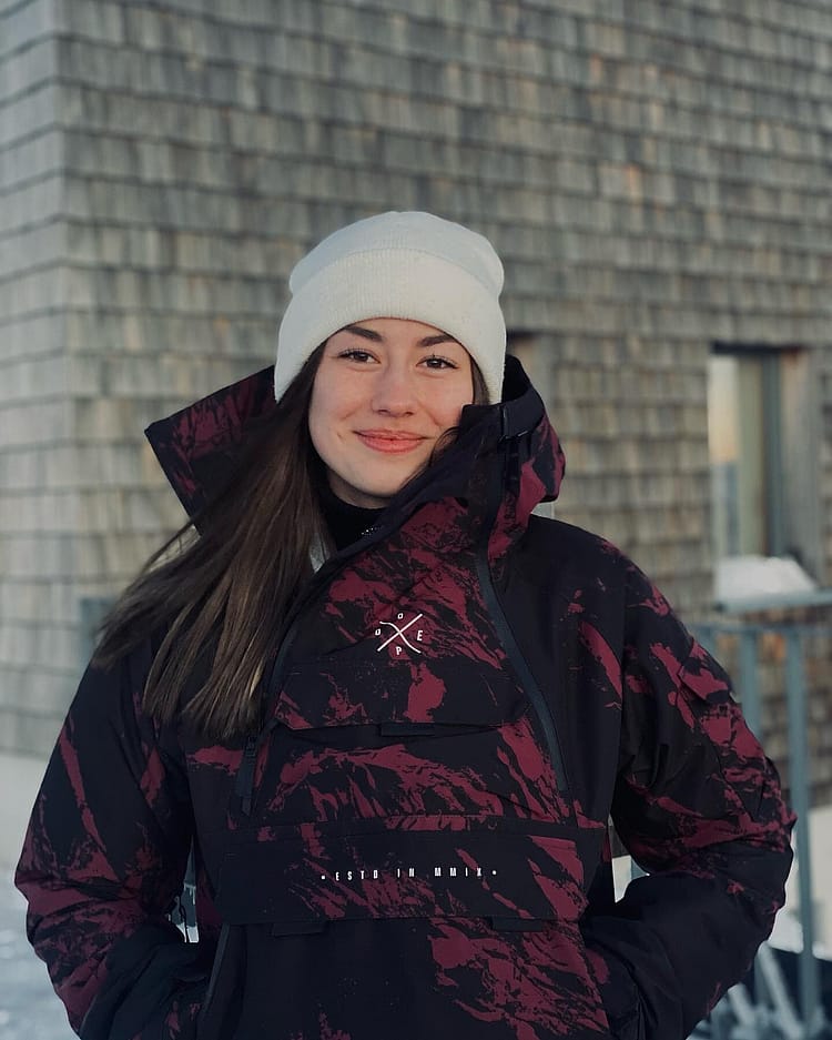 Customer @lauraakugler in Akin W 21 Bunda na Snowboard Dámské Paint Burgundy