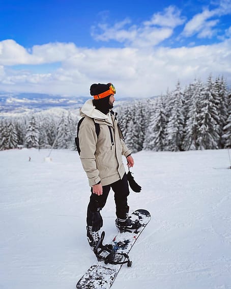 Customer @cameronpayami in Mojo Ski Jacket Men Sand