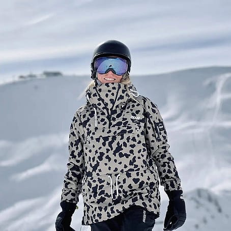 Client @vanlife_brumy dans Annok W Veste Snowboard Femme Limited Edition Dots