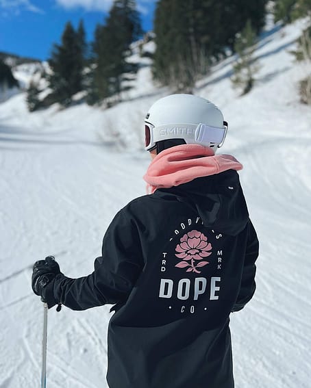 Cliente @lara.dimarco en Yeti W 2021 Chaqueta Snowboard Mujer Rose Black