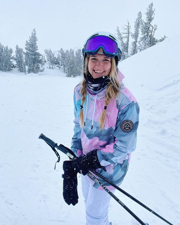 Customer @sydneyalery in Wylie W Kurtka Snowboardowa Kobiety Capital Blot