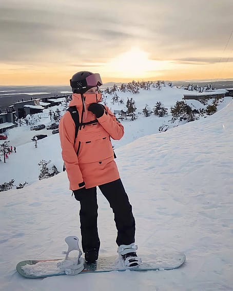 Zákazník @salssi v Akin W 2021 Bunda na Snowboard Dámské Peach