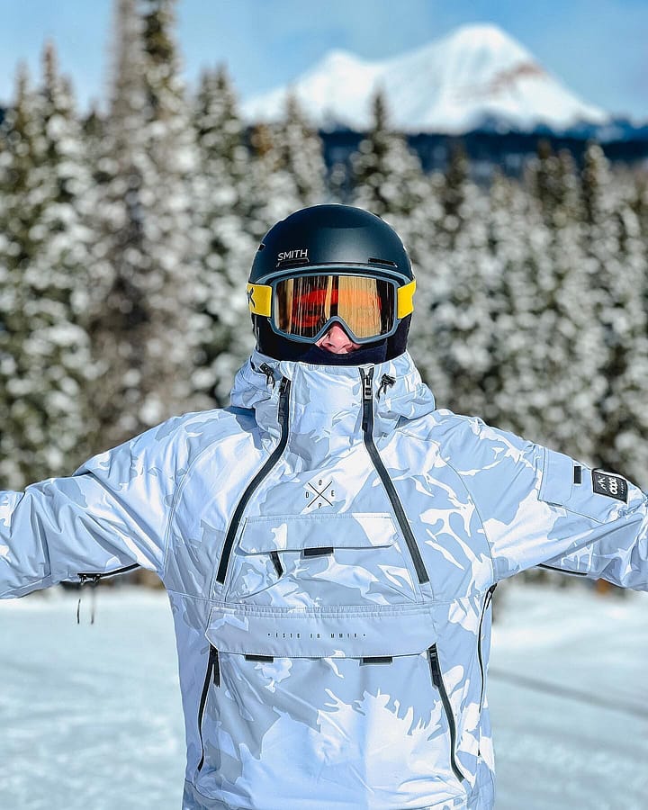 Customer @thegavinteague in Akin Snowboard Jacket Men Grey Camo