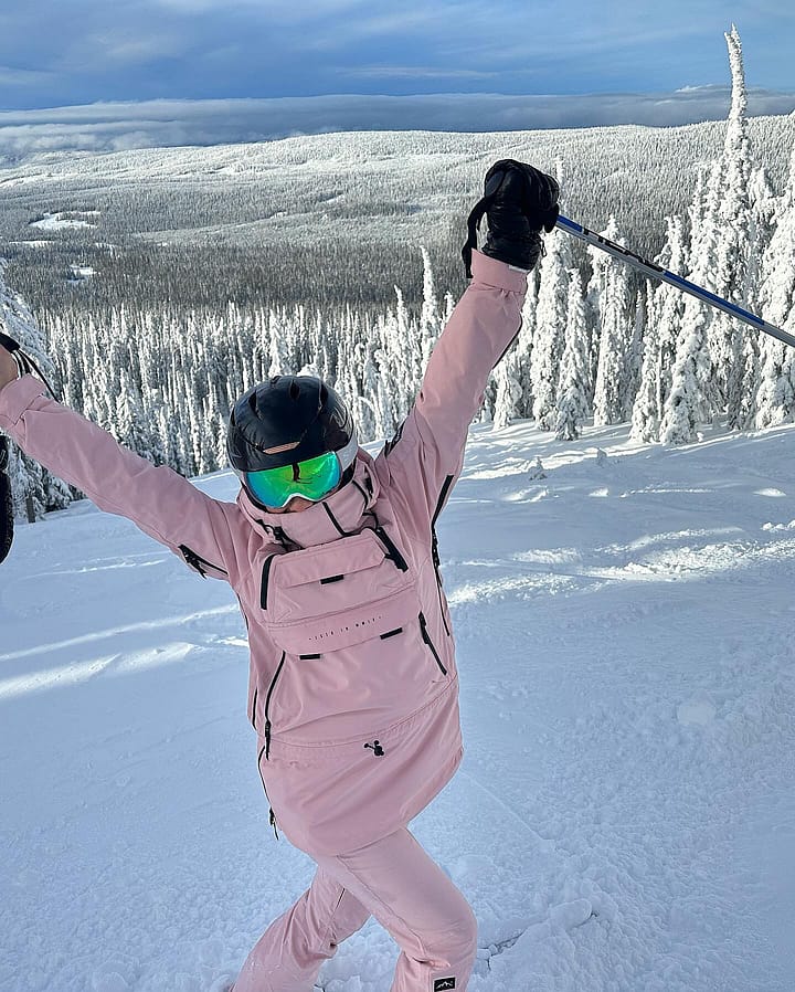 Kunde @chloeydesforge in Akin W Snowboardjacke Damen Soft Pink