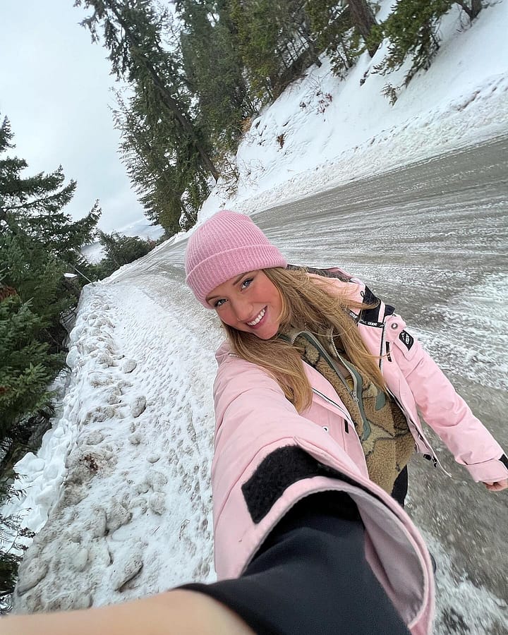 Kunde @elliedalesmith in Adept W Snowboardjacke Damen Soft Pink