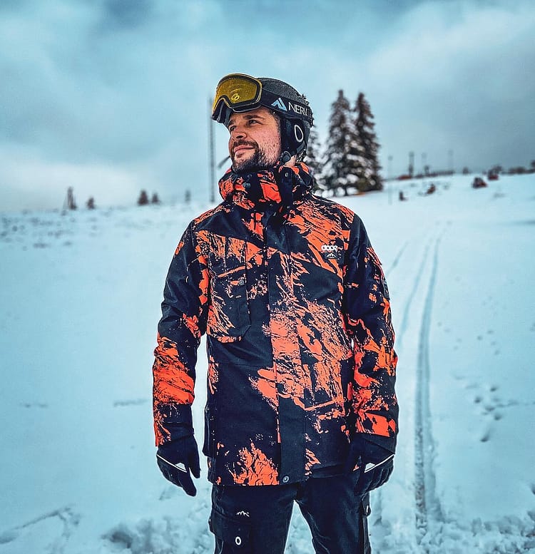 Customer @edu4gym_ambition in Adept 21 Chaqueta Snowboard Hombre Paint Orange