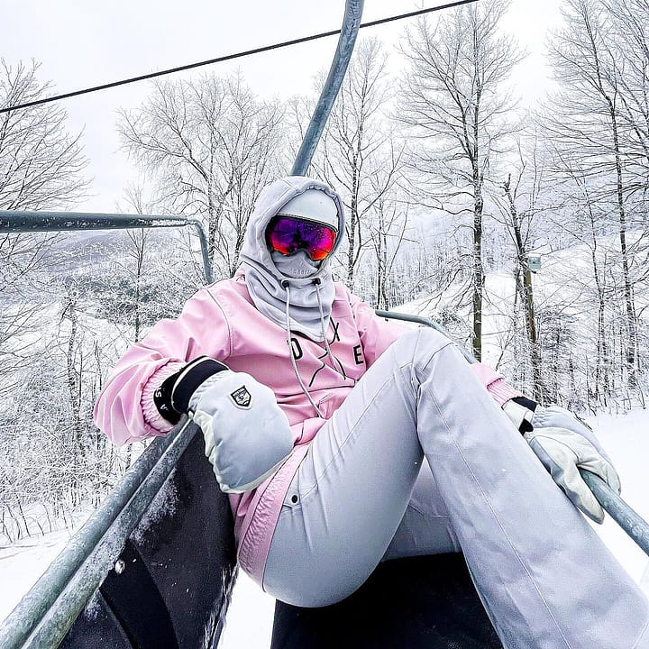 Customer @meganholleran8 in Yeti W Snowboard Jacket Women 2X-Up Soft Pink