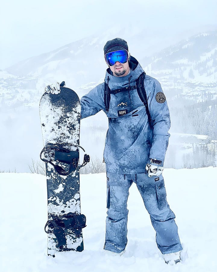 Customer @_seanpollock_ in Blizzard Snowboard Jacket Men Dirt