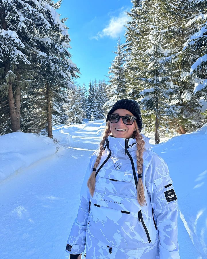 Customer @_saabri.na_ in Akin W Snowboard Jacket Women Grey Camo Renewed