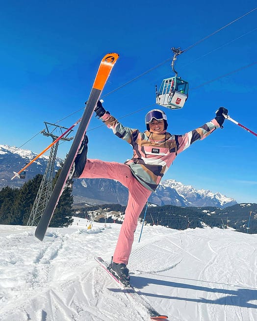 Cliente @livvhyde in Blizzard W Giacca Snowboard Donna Shards Gold Muted Pink Renewed
