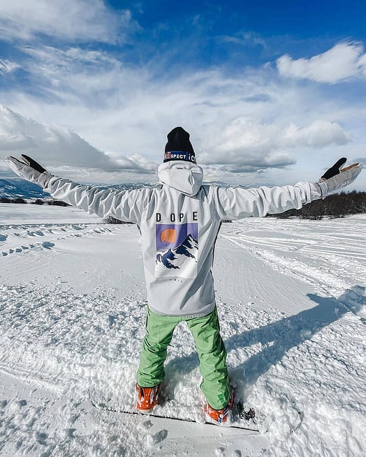 Customer @andredalo in Yeti 2022 Ski Jacket Men Peak Light Grey
