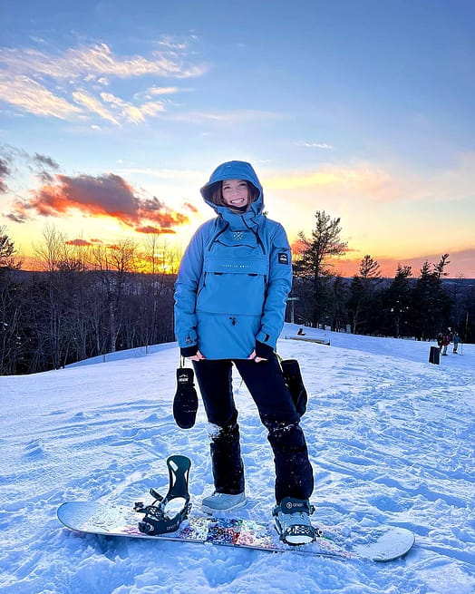Client @carly.kangas dans Akin W Veste de Ski Femme Blue Steel