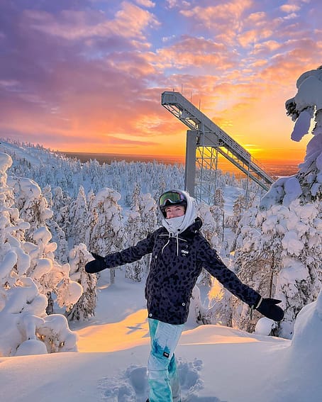 Kunde @surfandearthtravel in Adept W Snowboardjacke Damen Dots Phantom Renewed