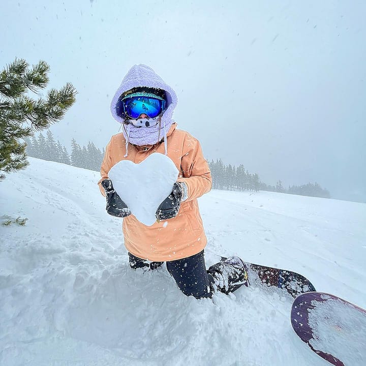 Kunde @fedosaa in Legacy W Snowboardjacke Damen Khaki Yellow