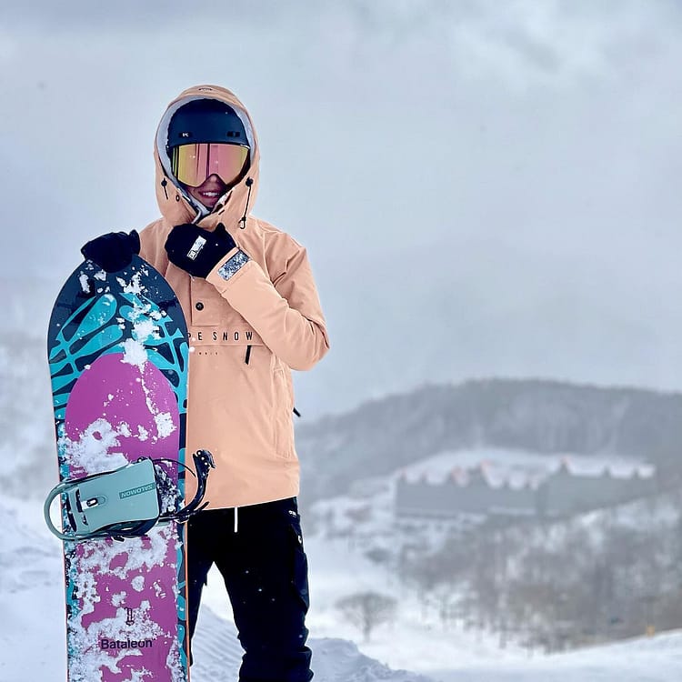 Kunde @annie_gauthier in Legacy W Snowboardjacke Damen Khaki Yellow