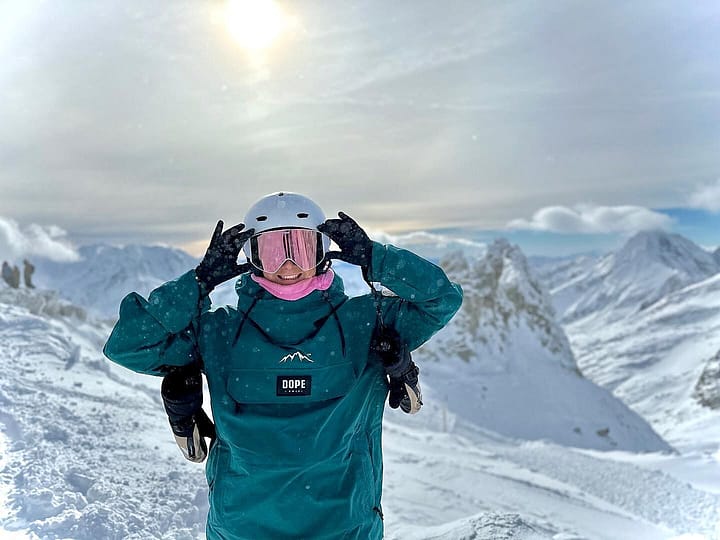 Customer @terrez____ in Blizzard W Snowboard Jacket Women Bottle Green