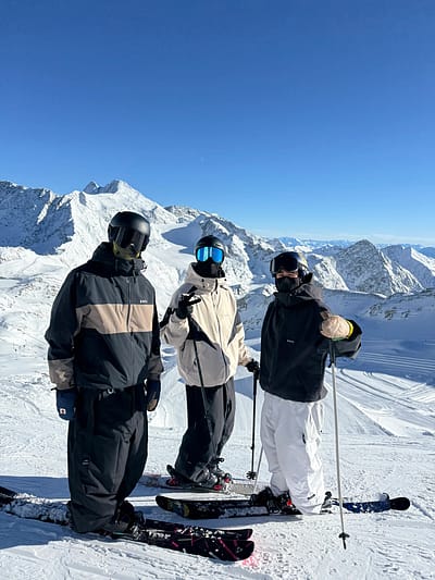 Juho Saastamoinen, steep steep och Juan Bolinger åker i Stubai Prime Park