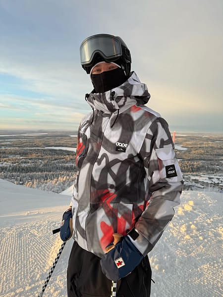 Bild 2 von 2 - Juho Saastamoinen Skiing