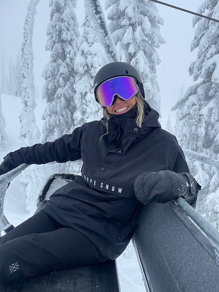 Bild 1 av 2 - Talia Komaike Snowboarding