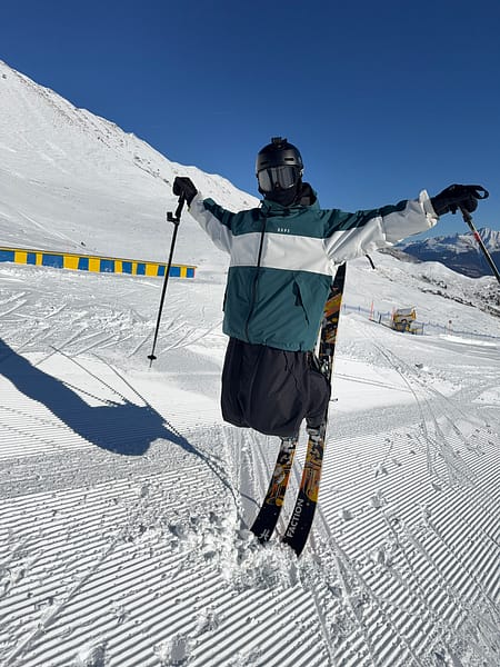 Bild 2 av 3 - Marco Ladner Skiing